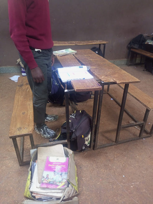 Apoie a Lifespring Parents Network: Doe para equipar salas de aula com carteiras