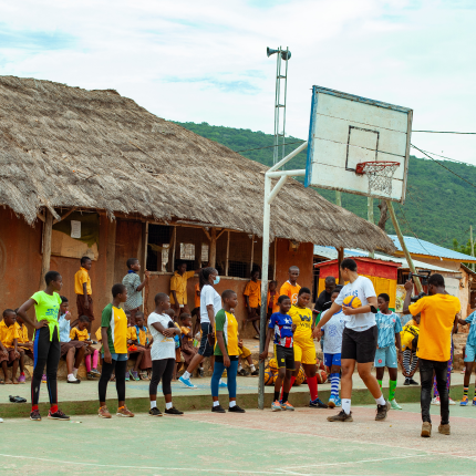 Aidez la Fondation Impact Youth à rénover et à moderniser l'école secondaire Ayenya Jr.
