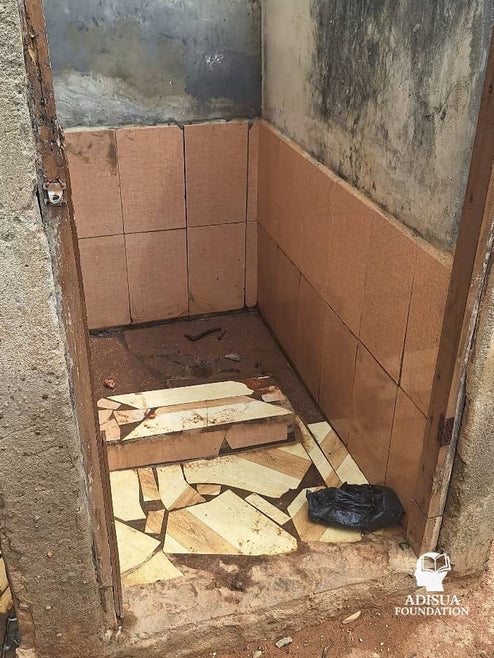 Apoiar a Fundação Adisua da UNIMAC: Construir uma vedação para proteger as crianças na Escola Básica de Papao