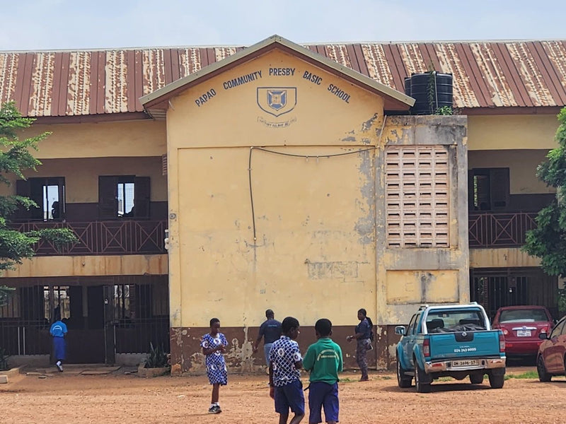 Apoiar a Fundação Adisua da UNIMAC: Construir uma vedação para proteger as crianças na Escola Básica de Papao