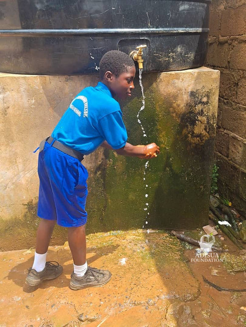 Apoiar a Fundação Adisua da UNIMAC: Construir uma vedação para proteger as crianças na Escola Básica de Papao