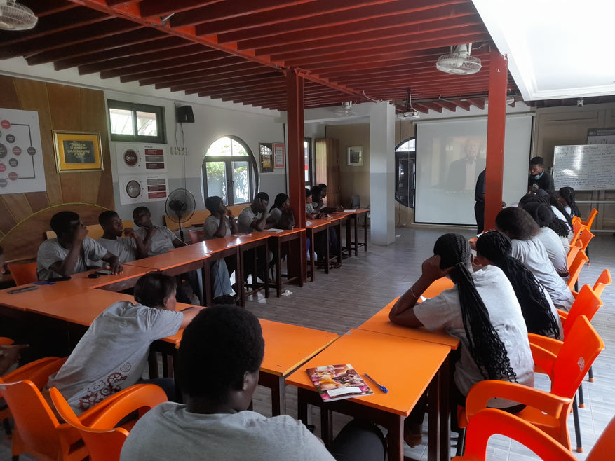 Aidez à financer des campagnes de sensibilisation aux carrières dans les écoles ghanéennes