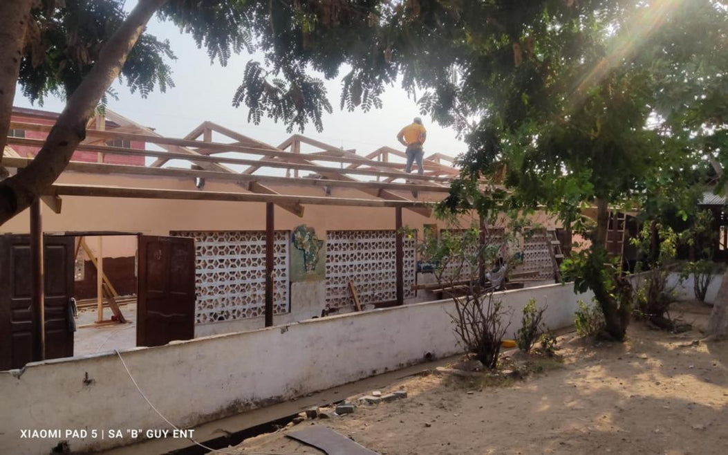Doe para ajudar o projeto de reabilitação da escola básica Teshie Krobo do Rotary Club em Gana