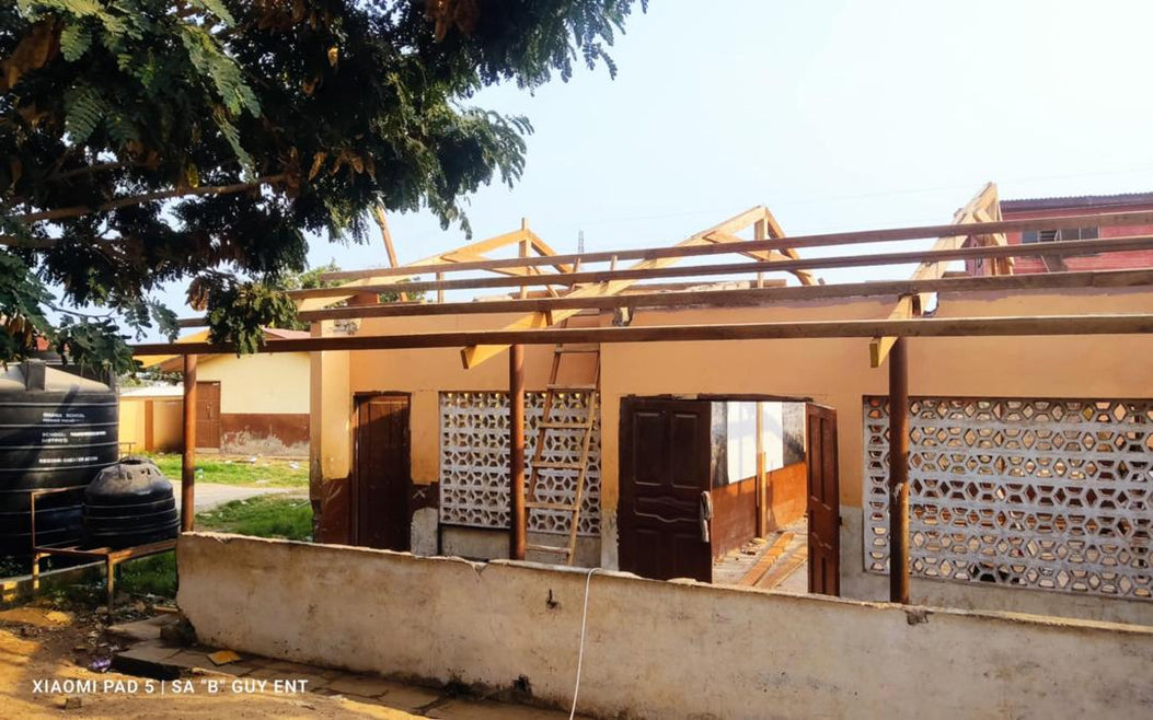 Doe para ajudar o projeto de reabilitação da escola básica Teshie Krobo do Rotary Club em Gana