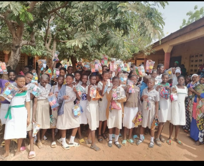 Soutenez la Fondation Amazing Girls et mettez fin à la pauvreté périodique des filles rurales au Ghana