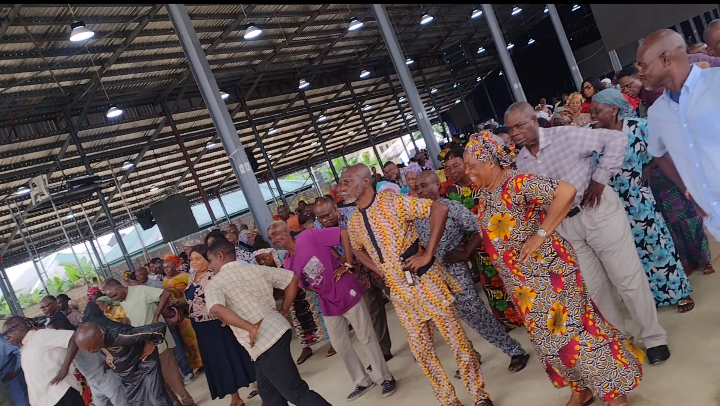 Aidez IvoryCares à nourrir et soigner les personnes âgées à Port Harcourt